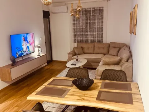 Izdavanje, jednosoban stan, 45m², City Kvart, Podgorica - image 12