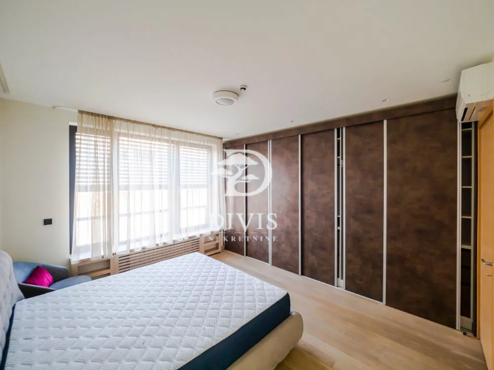 Izdavanje, četvorosoban stan, 132m², Vračar Hram, Vračar Sve Podlokacije