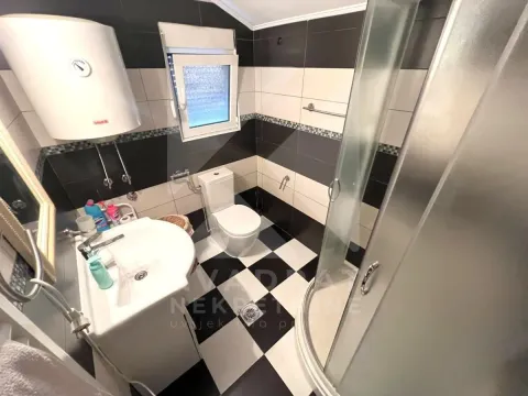 Prodaja, kuća, 200m², Tološi, Podgorica - image 22