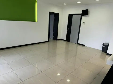 Izdavanje, poslovni prostor, 300m², Cvetkova Pijaca, Zvezdara Sve Podlokacije - image 13