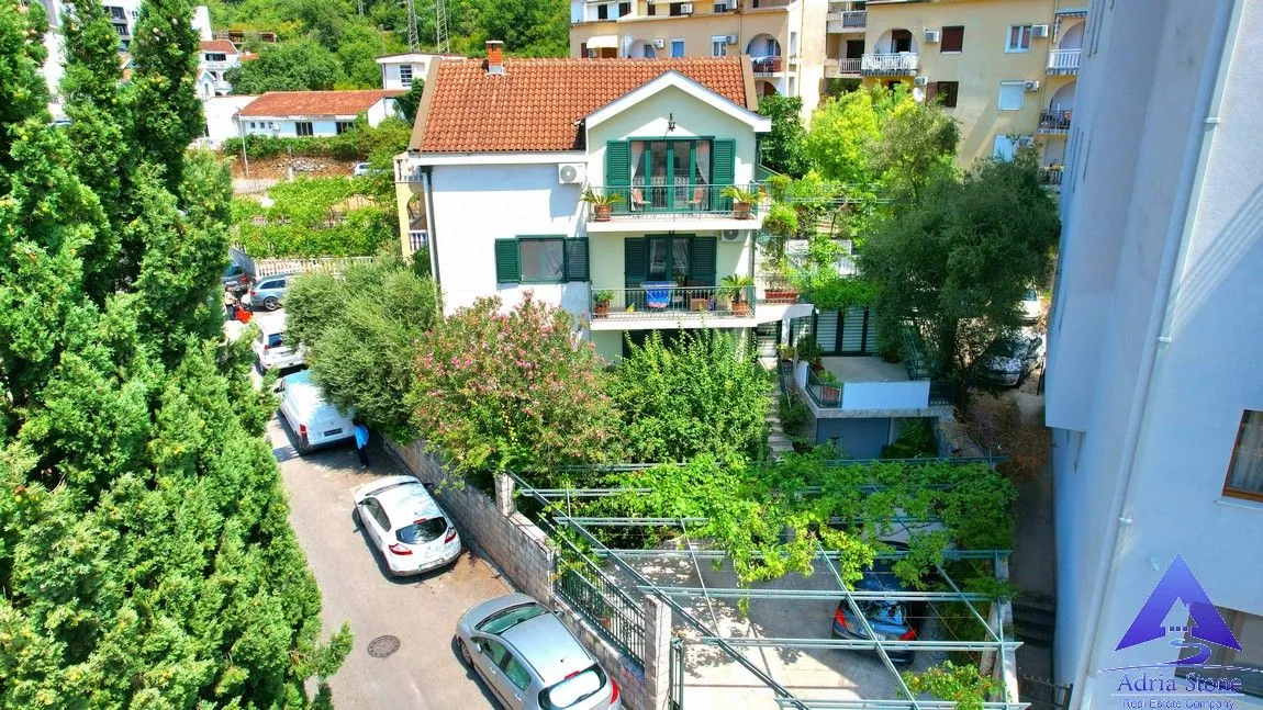 Sale, house, 290m², Podkošljun, Budva