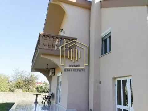 Prodaja, kuća, 350m², Tološi, Podgorica - image 11