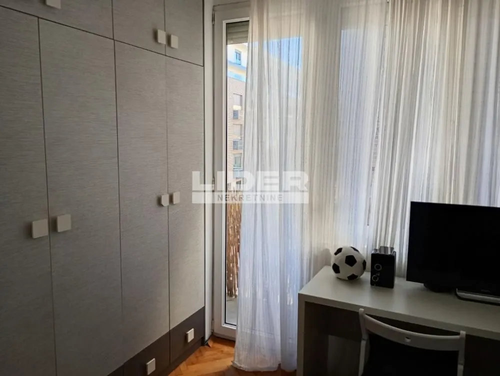 Prodaja, trosoban stan, 69m², Vračar Sve Podlokacije, Beograd