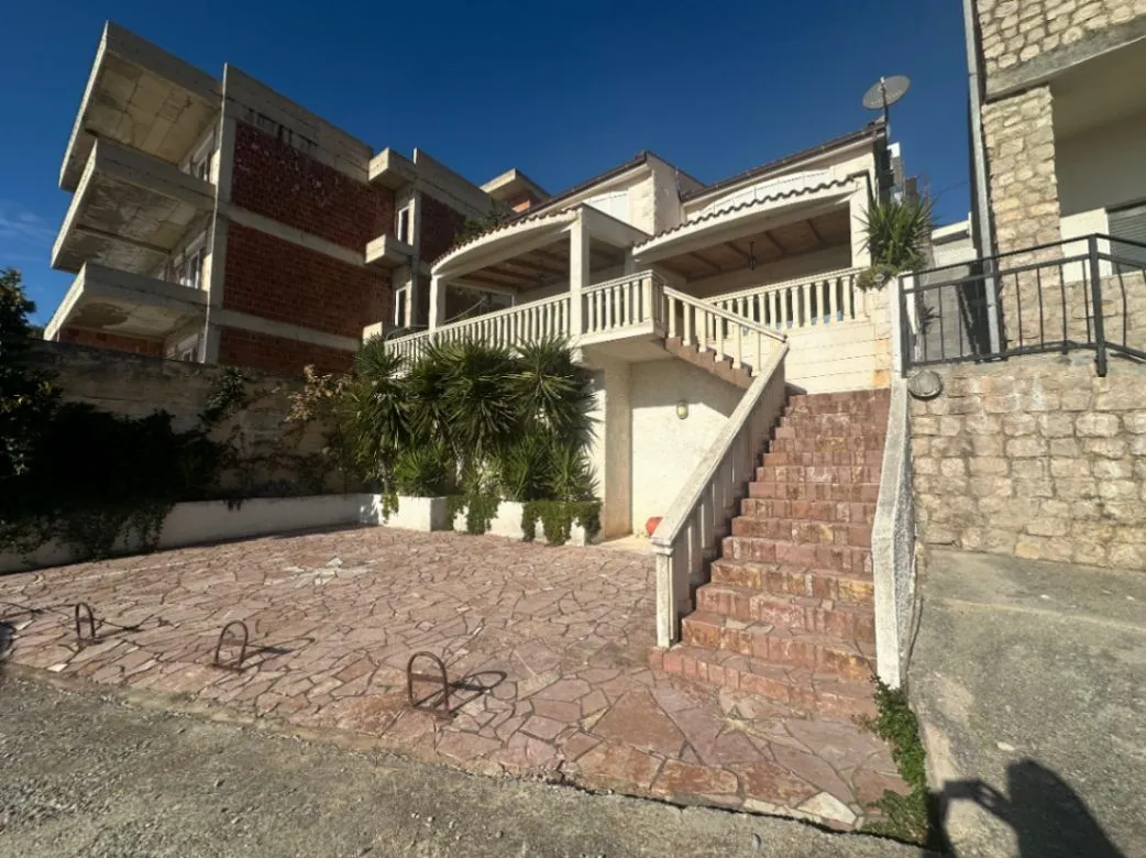 Prodaja, kuća, 164m², Utjeha, Bar