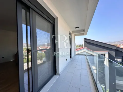 Izdavanje, dvosoban stan, 100m², Blok 9, Podgorica - image 12