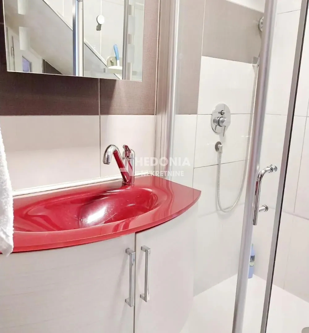 Izdavanje, četvorosoban stan, 120m², Savski Venac, Beograd