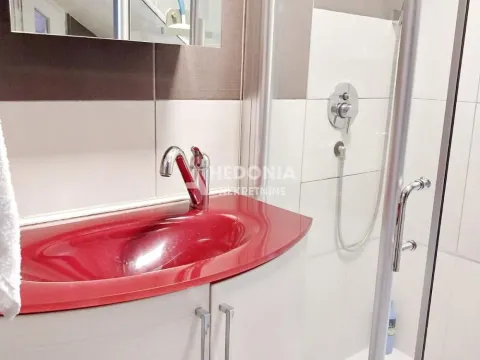 Izdavanje, četvorosoban stan, 120m², Savski Venac, Beograd - image 17