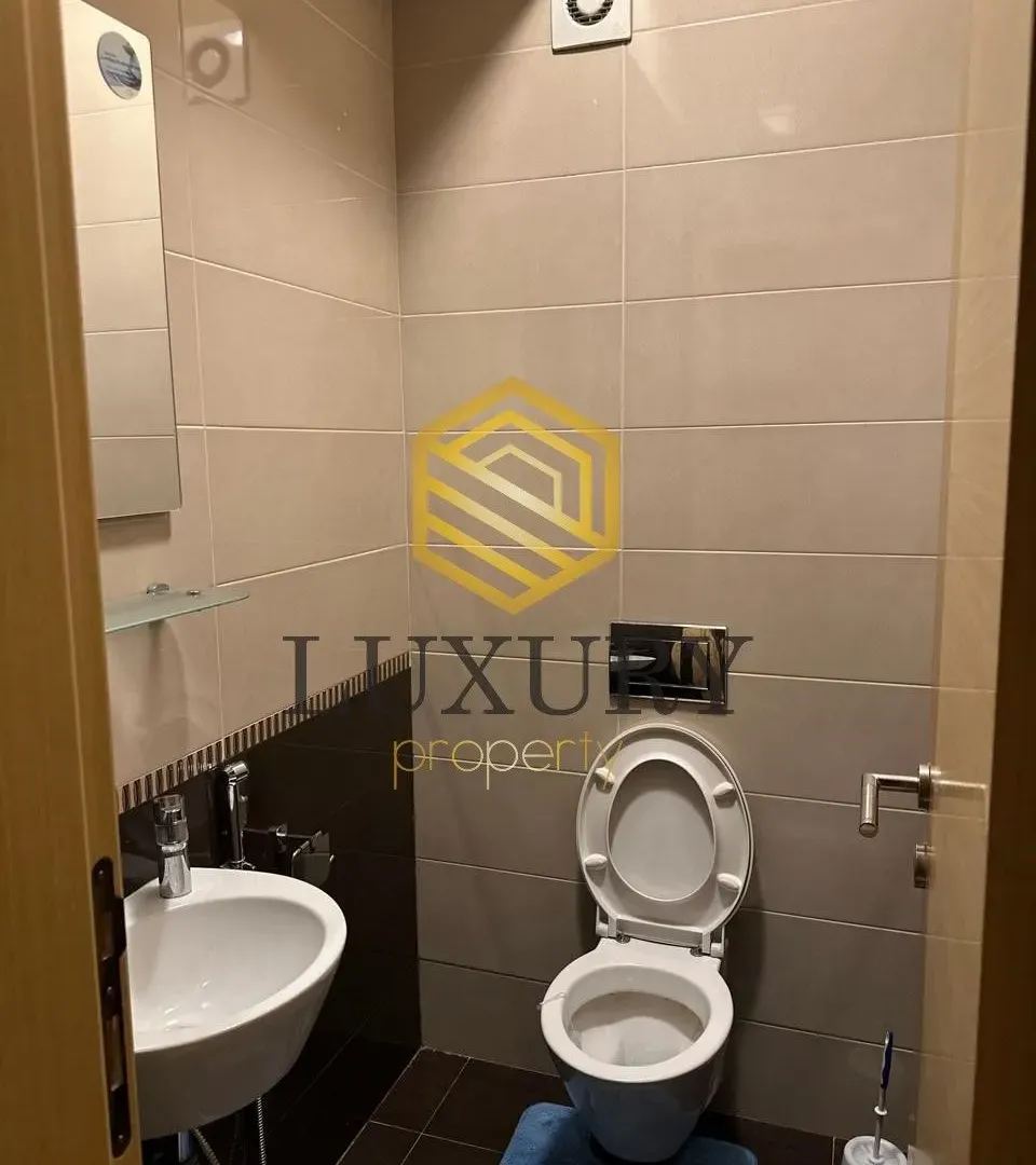 Izdavanje, trosoban stan, 100m², Blok 9, Podgorica