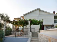 Izdavanje, kuća, 281m², Dub, Kotor - image 3