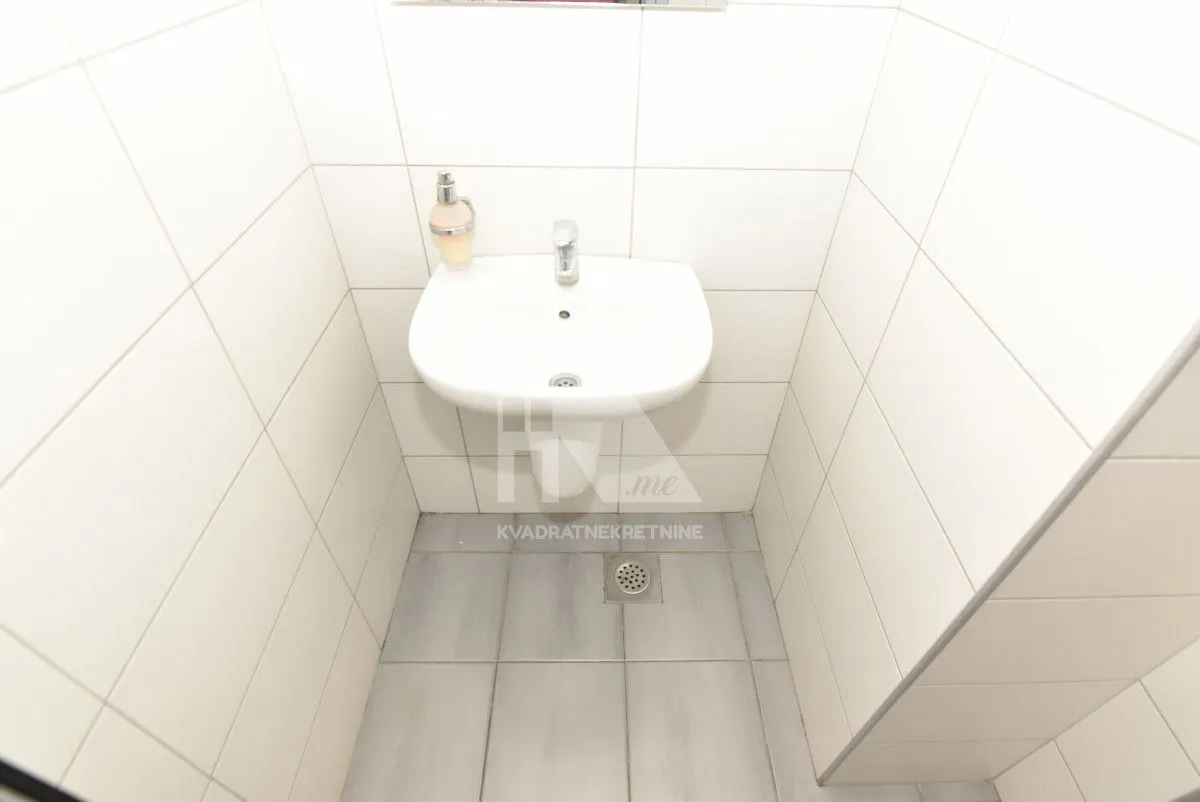 Rent, office space, 124m², Tološka šuma, Podgorica