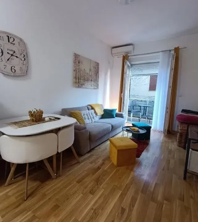 Izdavanje, jednosoban stan, 41m², Momišići, Podgorica