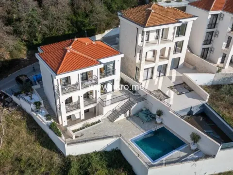 Kuća in Rijeka Reževići