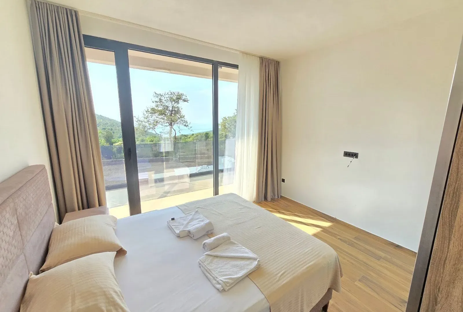 Rent, house, 250m², Višnjevo, Kotor