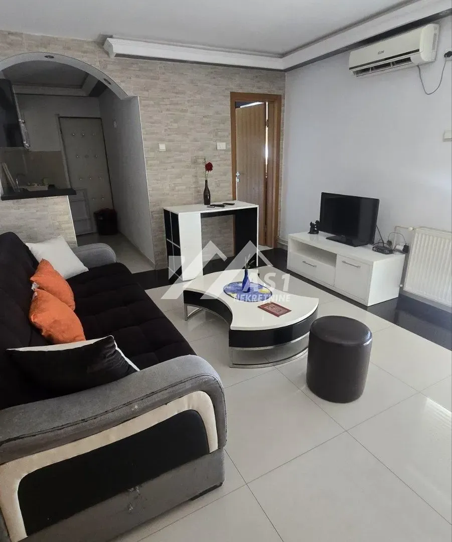 Izdavanje, jednosoban stan, 35m², Petrovaradin, Novi Sad