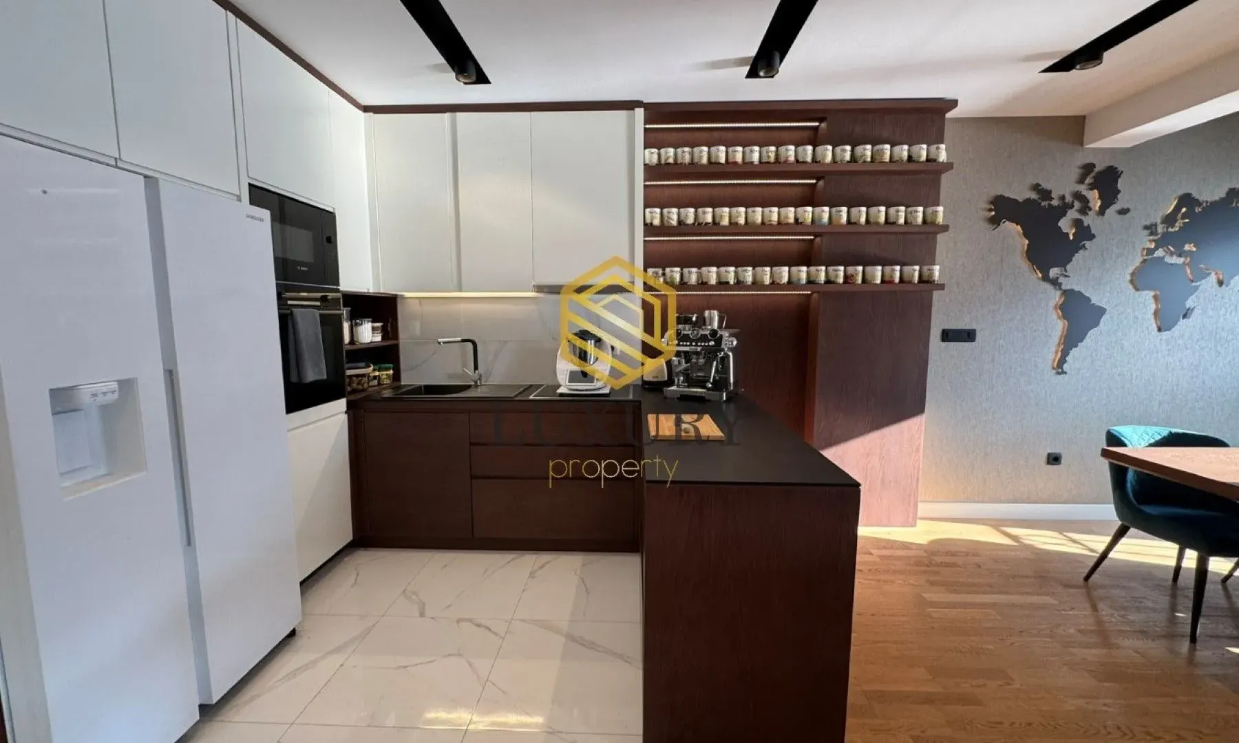 Sale, two bedroom apartment, 85m², Dobrota, Kotor