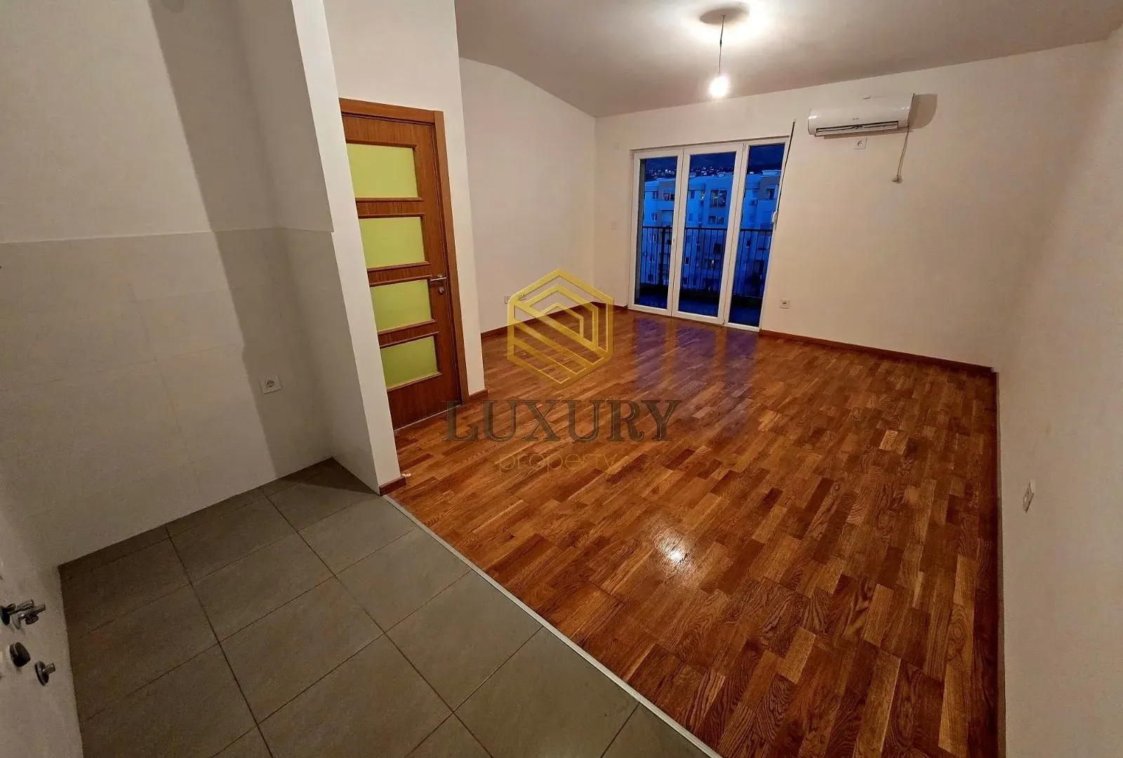 Prodaja, dvosoban stan, 72m², Stari Aerodrom, Podgorica