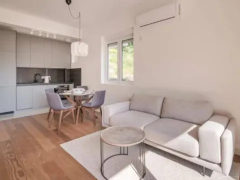 Rent, two bedroom apartment, 75m², Budva, Crna Gora - image 6