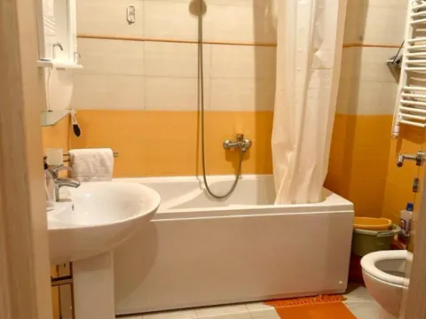 Izdavanje, trosoban stan, 84m², Pobrežje, Podgorica - image 9