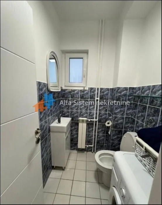 Izdavanje, četvorosoban stan, 120m², Savski Venac, Beograd