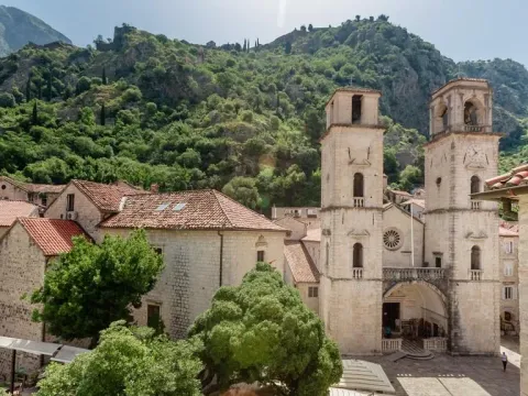 Rent, two bedroom apartment, 62m², Stari Grad Kotor, Kotor - image 3