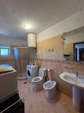 Rent, two bedroom apartment, 80m², Tivat, Crna Gora - image 8