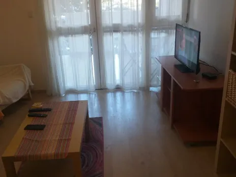 Izdavanje, jednosoban stan, 55m², Centar, Bar - image 2