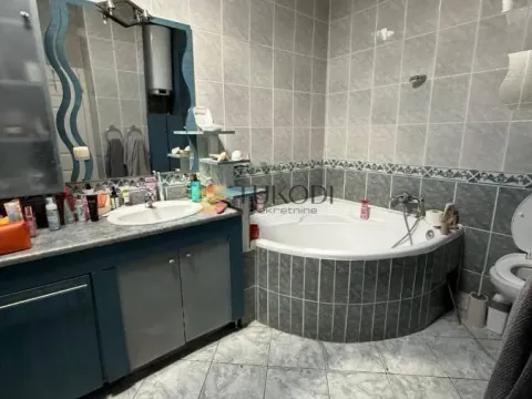 Izdavanje, trosoban stan, 87m², Centar, Novi Sad - image 7