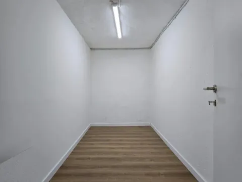 Izdavanje, poslovni prostor, 294m², Blok 5, Podgorica - image 12