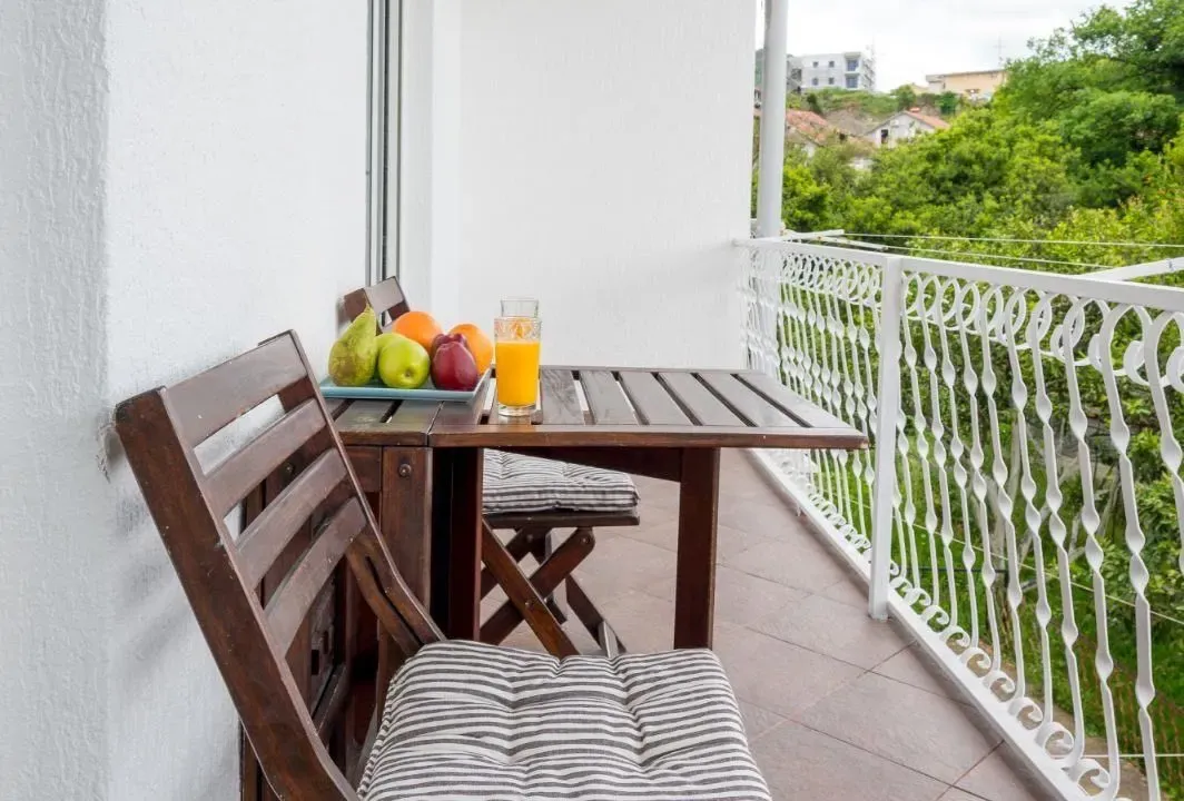 Izdavanje, dvosoban stan, 60m², Pod Kuk, Tivat