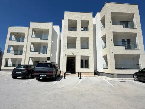 Rent, one bedroom apartment, 50m², Radanovići, Kotor - image 16
