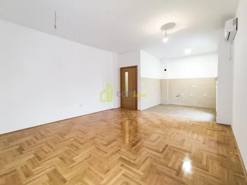Izdavanje, jednosoban stan, 56m², Tivat, Crna Gora - image 6