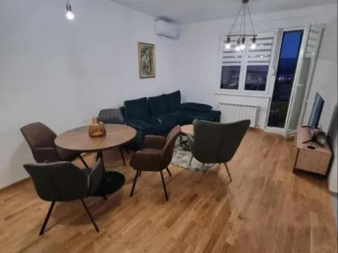 Izdavanje, dvosoban stan, 57m², Bulevar Evrope, Novi Sad Sve Podlokacije - image 1