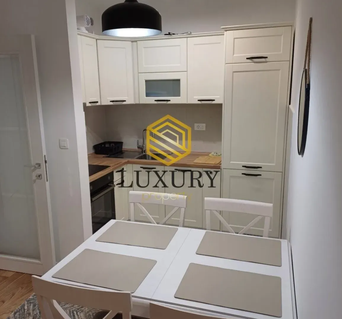 Izdavanje, jednosoban stan, 45m², Central Point, Podgorica