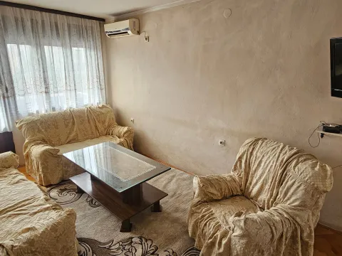 Izdavanje, trosoban stan, 120m², Zelenika, Podgorica - image 9