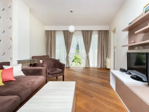 Izdavanje, jednosoban stan, 63m², Centar, Budva - image 9