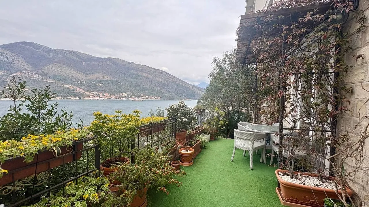 Prodaja, trosoban stan, 180m², Lepetani, Tivat