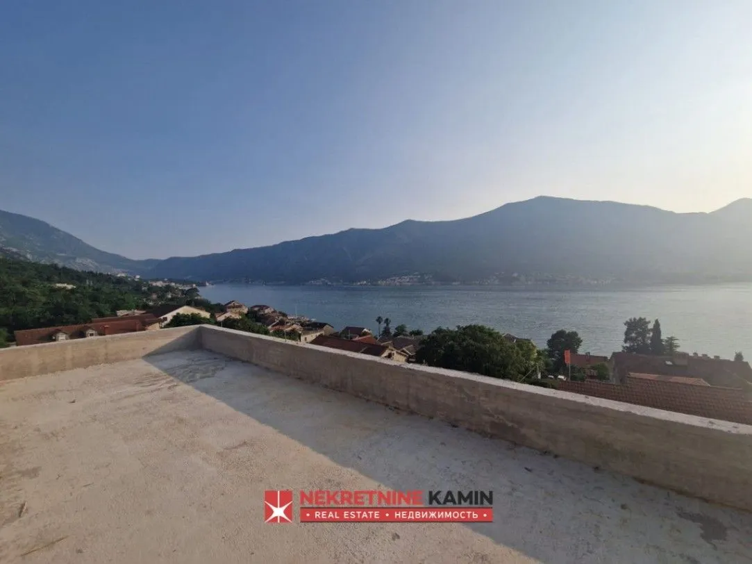 Prodaja, dvosoban stan, 98m², Dobrota, Kotor