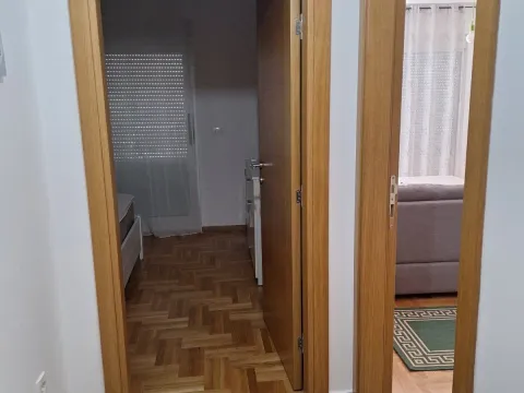 Izdavanje, jednosoban stan, 54m², Kalimanj, Tivat - image 11