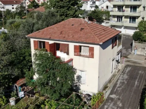 Prodaja, dvosoban stan, 64m², Đenovići, Herceg Novi