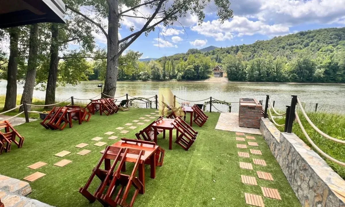 Prodaja, četvorosoban stan, 98m², Ljubovija, Srbija