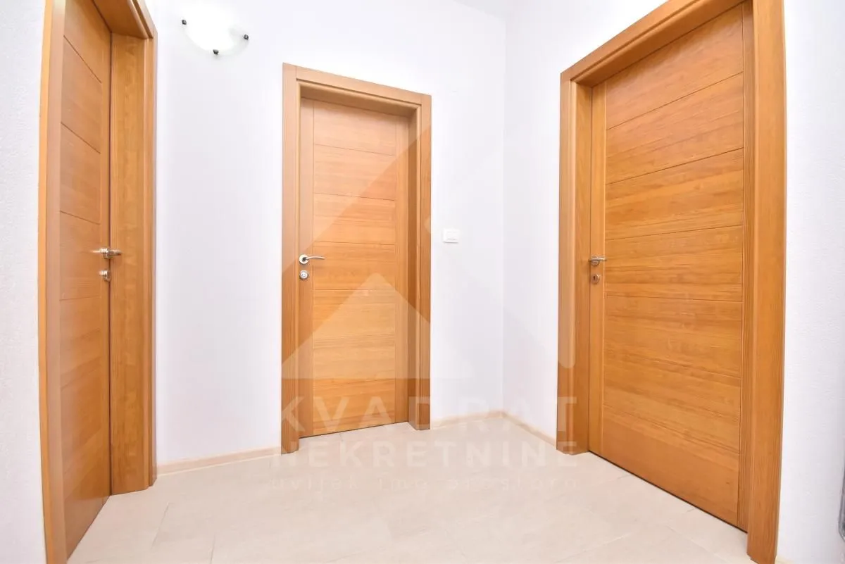 Izdavanje, dvosoban stan, 84m², Zagorič, Podgorica