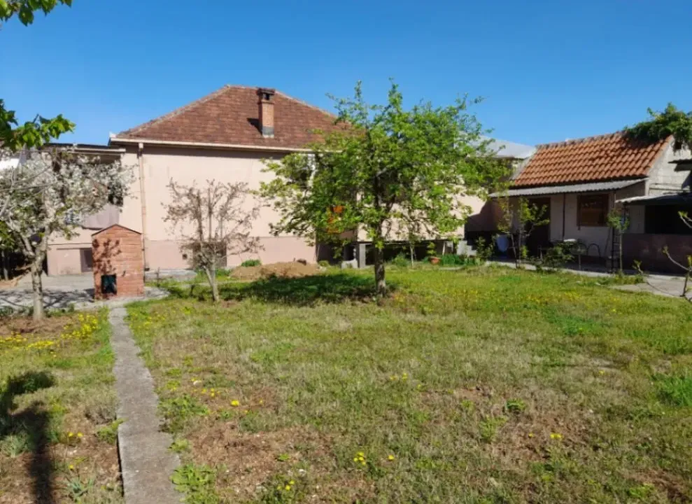 Sale, house, 175m², Tološi, Podgorica