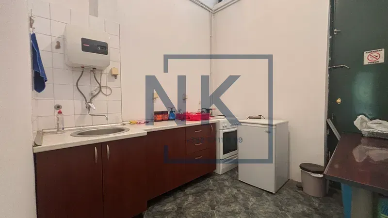 Small kitchen with a sink, cabinetry, and kitchen appliances.