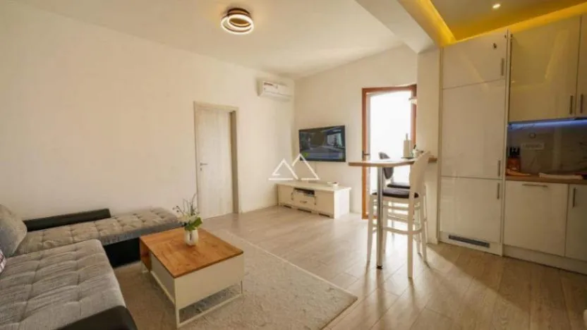 Izdavanje, jednosoban stan, 53m², Bečići, Budva