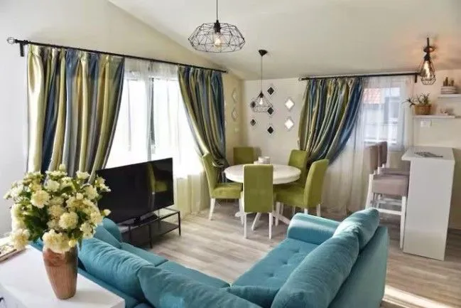 Izdavanje, dvosoban stan, 75m², Kalimanj, Tivat