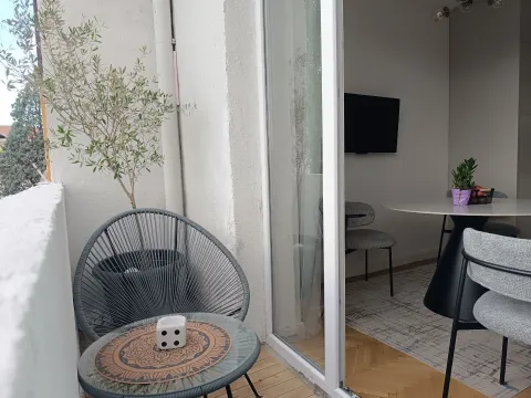 Izdavanje, dvosoban stan, 70m², Preko Morače, Podgorica - image 2