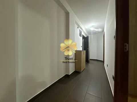 Izdavanje, trosoban stan, 90m², Krivi Most, Podgorica - image 5