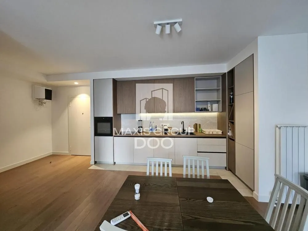 Izdavanje, četvorosoban stan, 116m², Savski Venac, Beograd