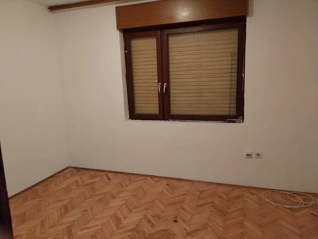 Izdavanje, trosoban stan, 100m², Dalmatinska ulica, Podgorica