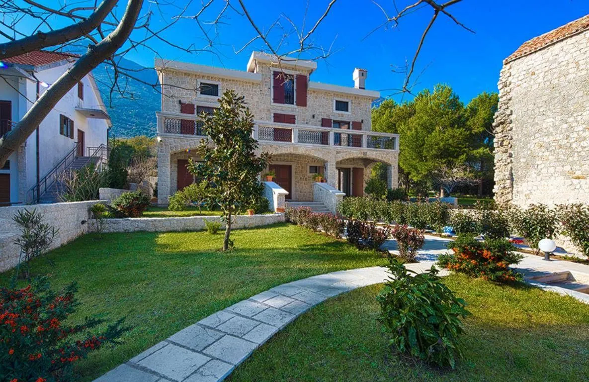 Prodaja, kuća, 497m², Prčanj, Kotor
